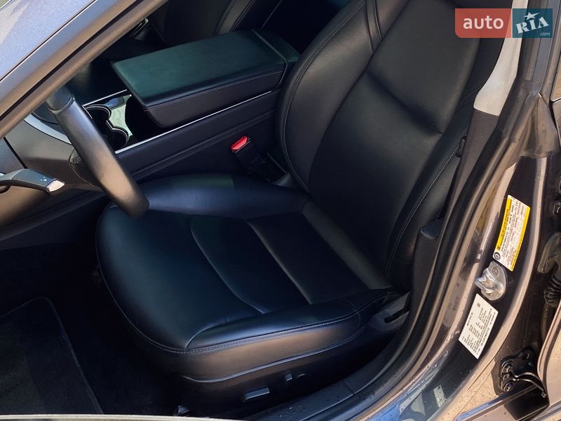 Седан Tesla Model 3 2018 в Києві