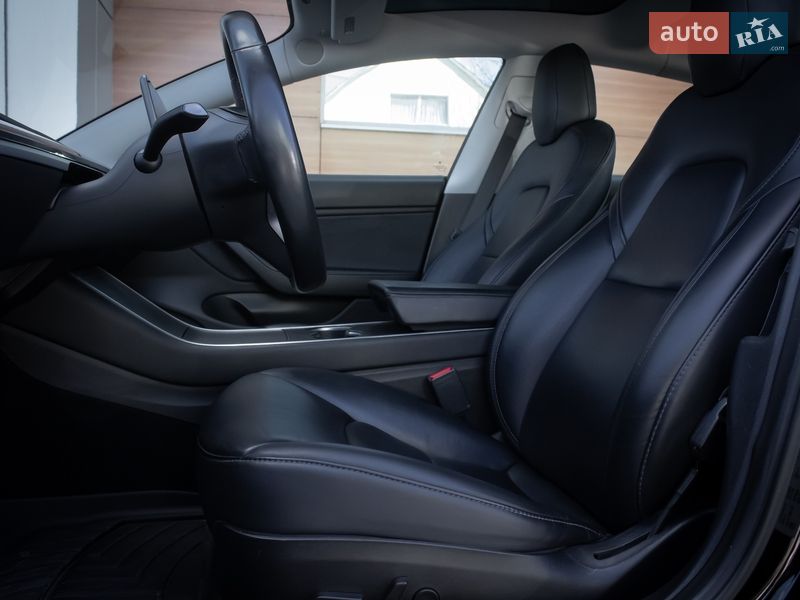 Седан Tesla Model 3 2018 в Киеве
