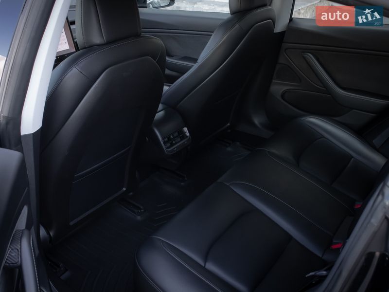 Седан Tesla Model 3 2018 в Киеве