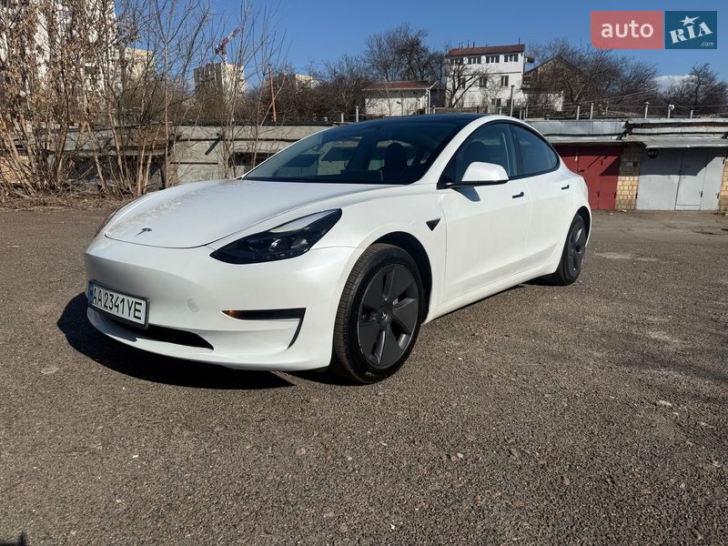Седан Tesla Model 3 2023 в Києві