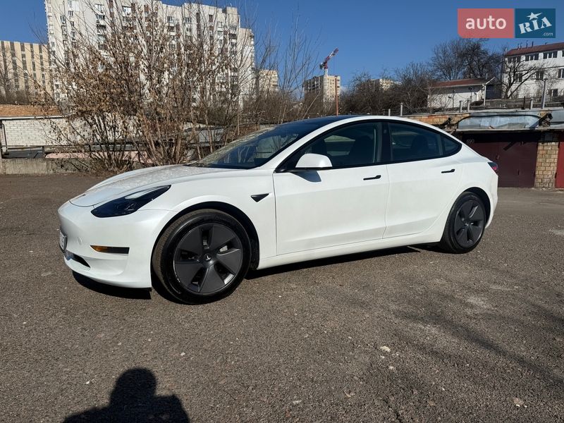 Седан Tesla Model 3 2023 в Києві