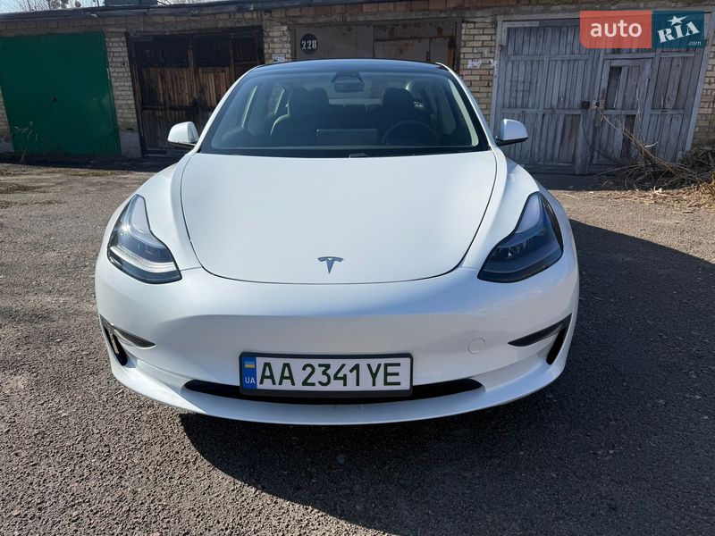 Седан Tesla Model 3 2023 в Києві