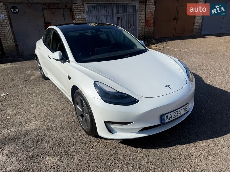 Седан Tesla Model 3 2023 в Києві