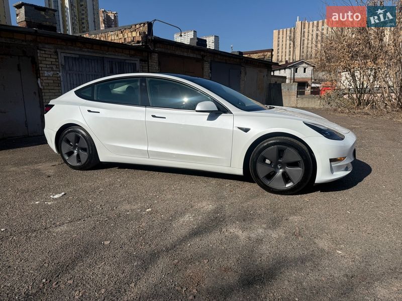 Седан Tesla Model 3 2023 в Києві