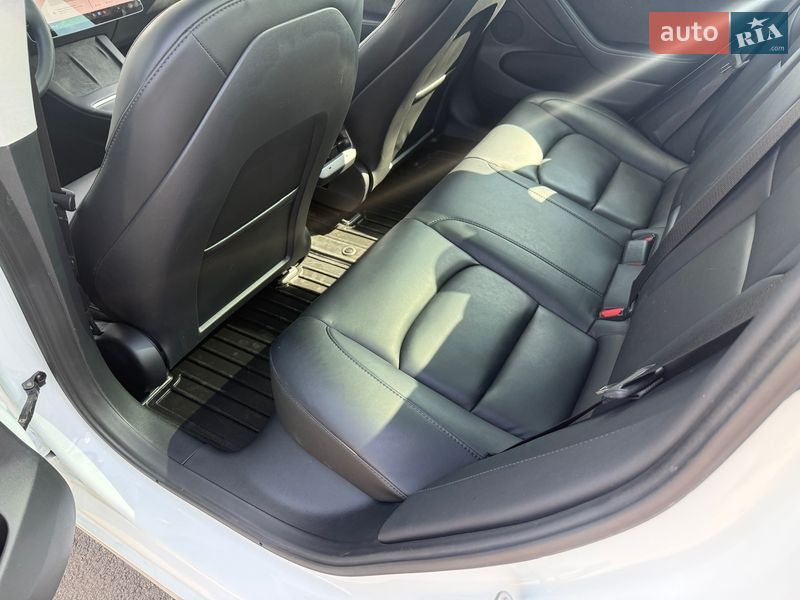 Седан Tesla Model 3 2023 в Києві