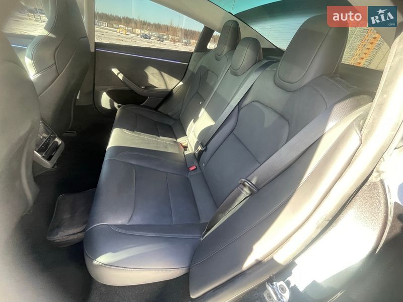 Седан Tesla Model 3 2024 в Киеве