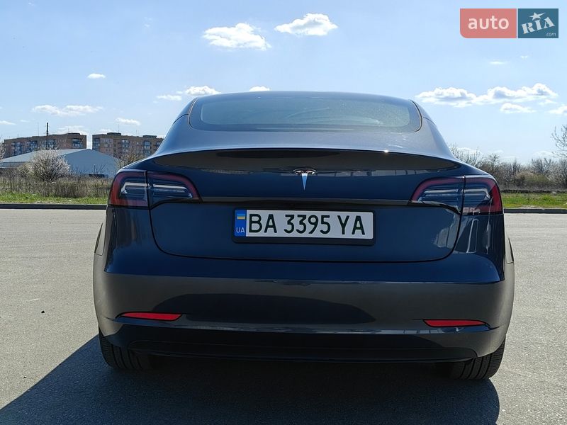 Седан Tesla Model 3 2023 в Кропивницком
