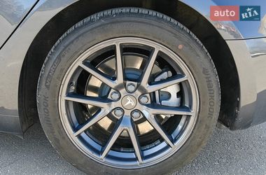 Седан Tesla Model 3 2023 в Кропивницком