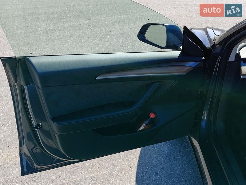 Седан Tesla Model 3 2023 в Кропивницком
