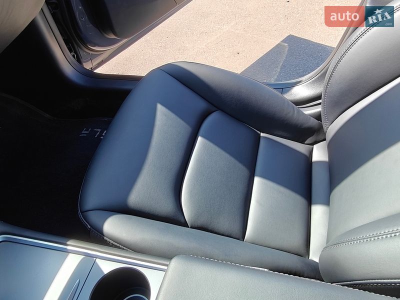 Седан Tesla Model 3 2023 в Кропивницком