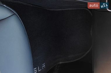 Седан Tesla Model 3 2023 в Кропивницком