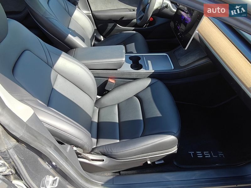 Седан Tesla Model 3 2023 в Кропивницком