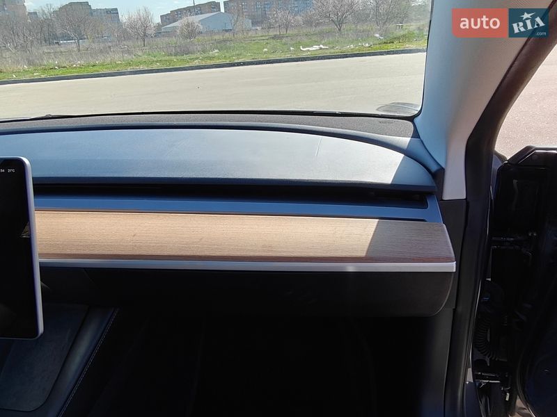 Седан Tesla Model 3 2023 в Кропивницком