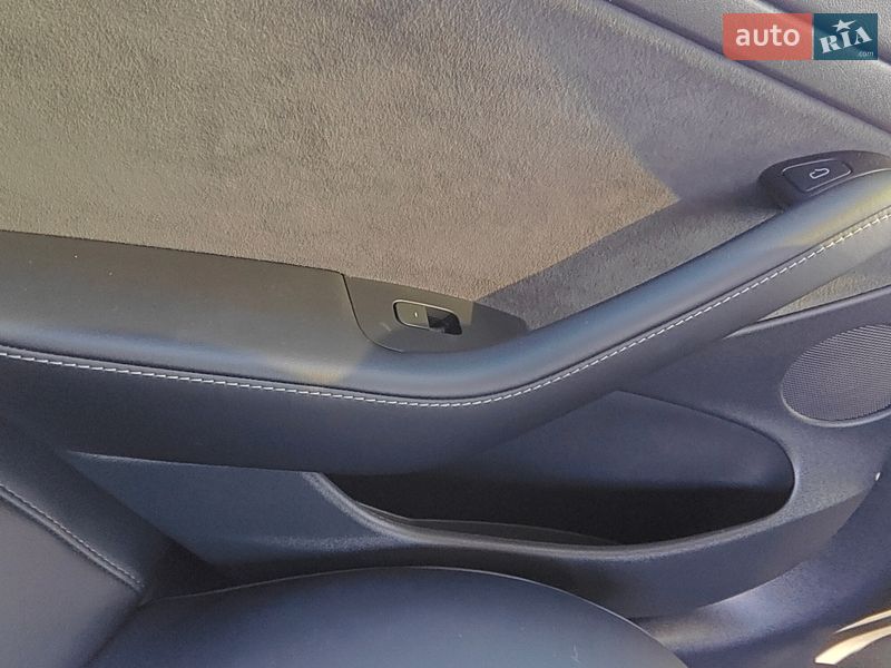 Седан Tesla Model 3 2023 в Кропивницком