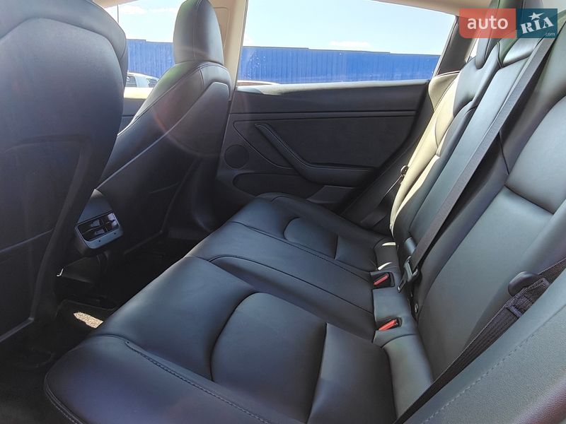 Седан Tesla Model 3 2023 в Кропивницком