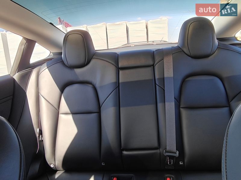 Седан Tesla Model 3 2023 в Кропивницком