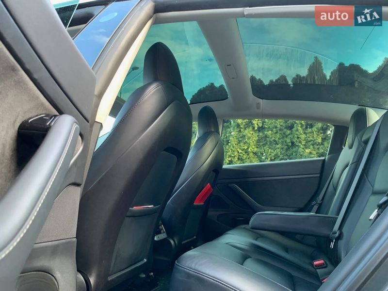 Седан Tesla Model 3 2020 в Тернополе