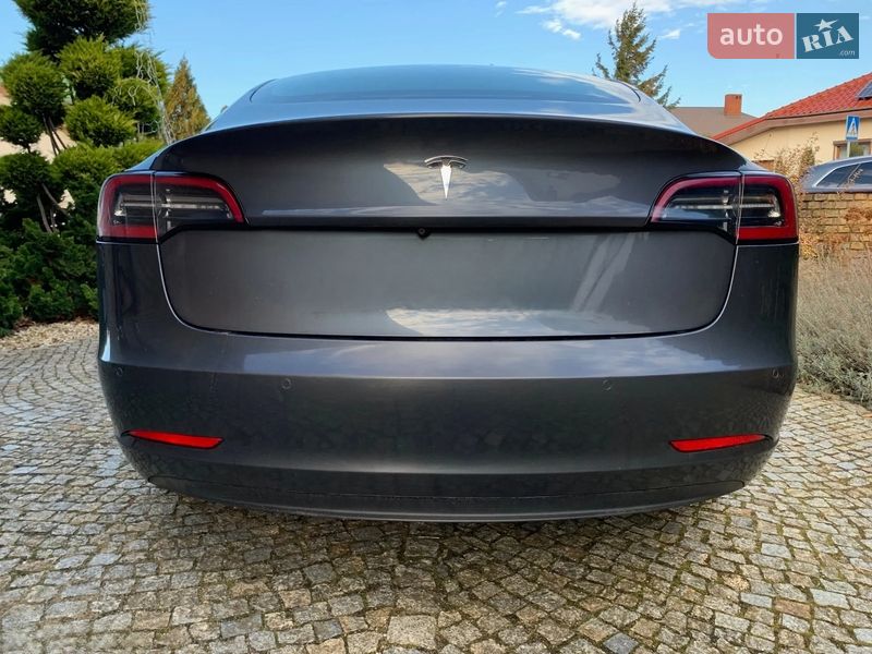 Седан Tesla Model 3 2020 в Тернополе