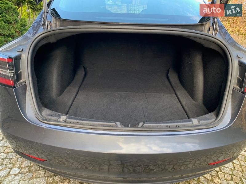 Седан Tesla Model 3 2020 в Тернополе