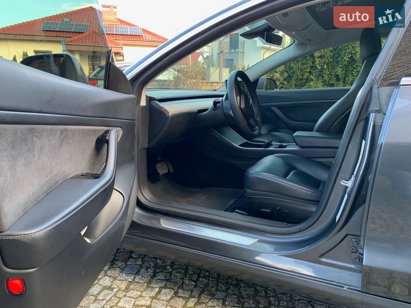 Седан Tesla Model 3 2020 в Тернополе