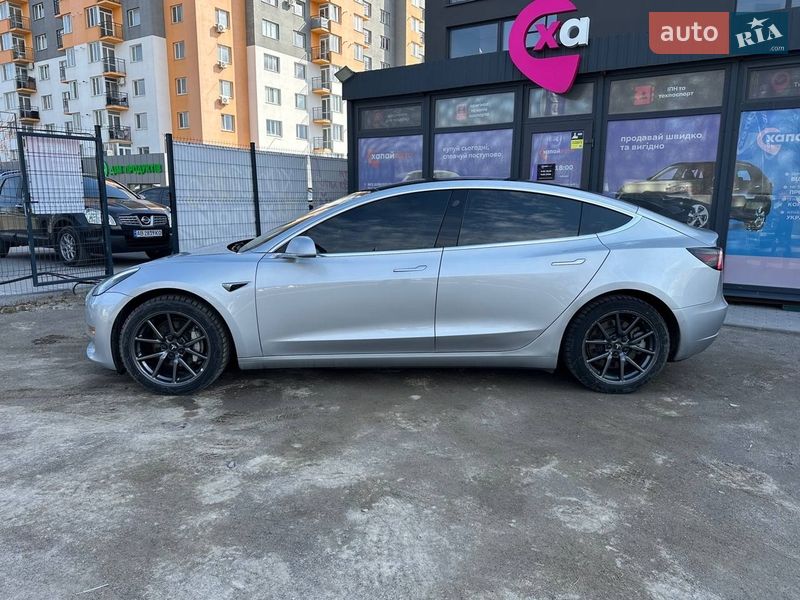 Седан Tesla Model 3 2018 в Виннице