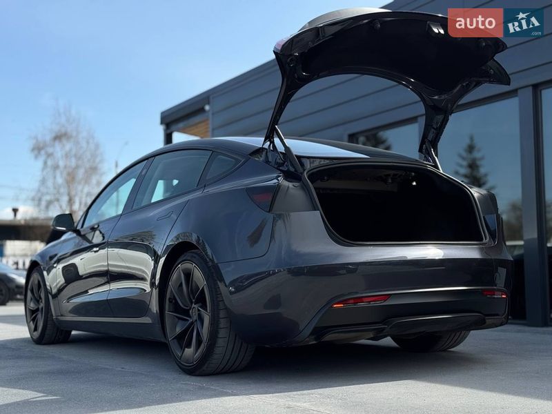Седан Tesla Model 3 2024 в Рівному
