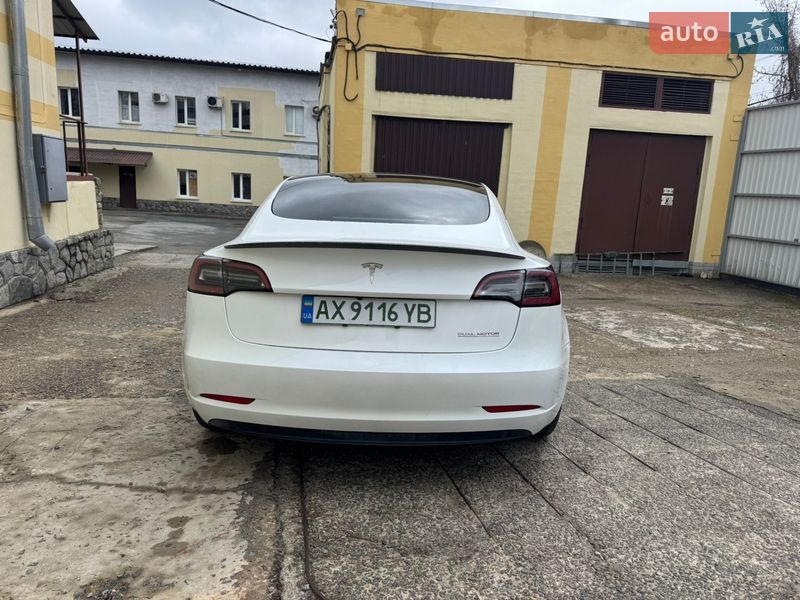 Седан Tesla Model 3 2023 в Харькове