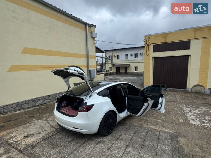 Седан Tesla Model 3 2023 в Харькове