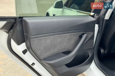 Седан Tesla Model 3 2019 в Самборі