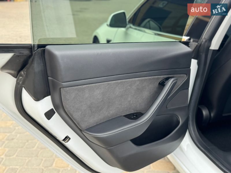 Седан Tesla Model 3 2019 в Самборе