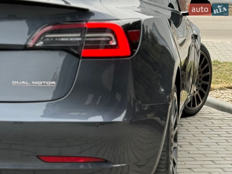 Седан Tesla Model 3 2022 в Дніпрі