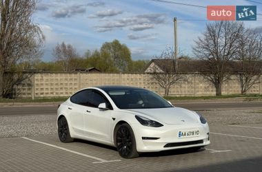 Седан Tesla Model 3 2023 в Києві