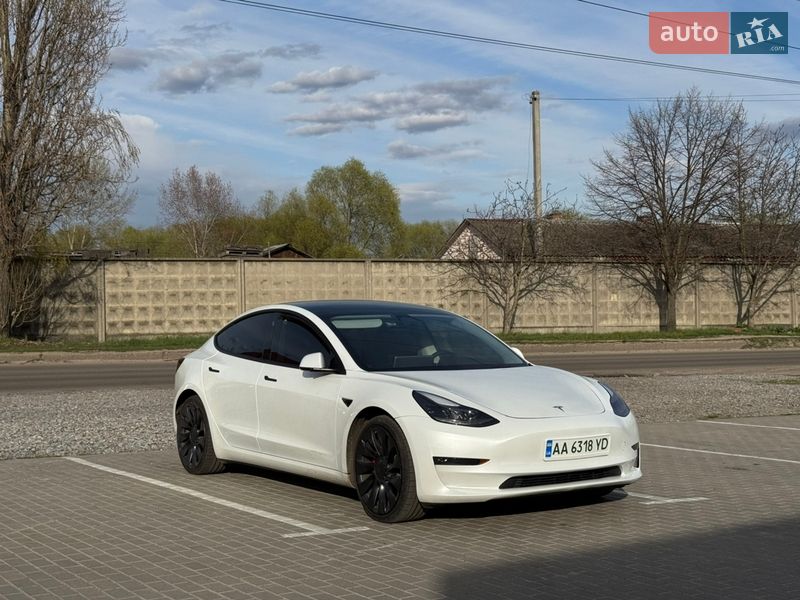 Седан Tesla Model 3 2023 в Києві