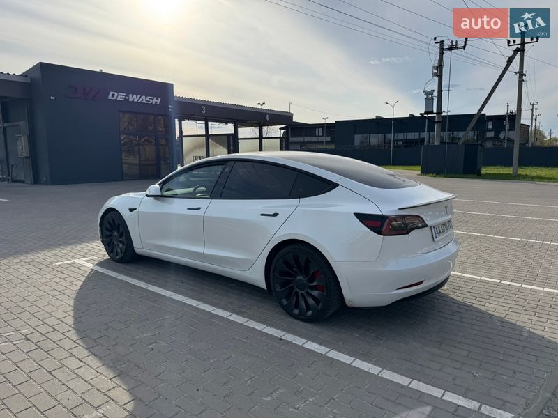 Седан Tesla Model 3 2023 в Києві