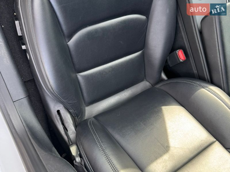 Седан Tesla Model 3 2023 в Києві