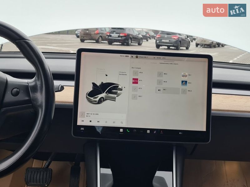 Седан Tesla Model 3 2017 в Нововолынске