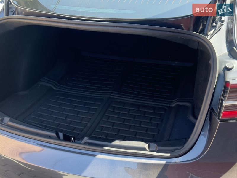 Седан Tesla Model 3 2019 в Виннице