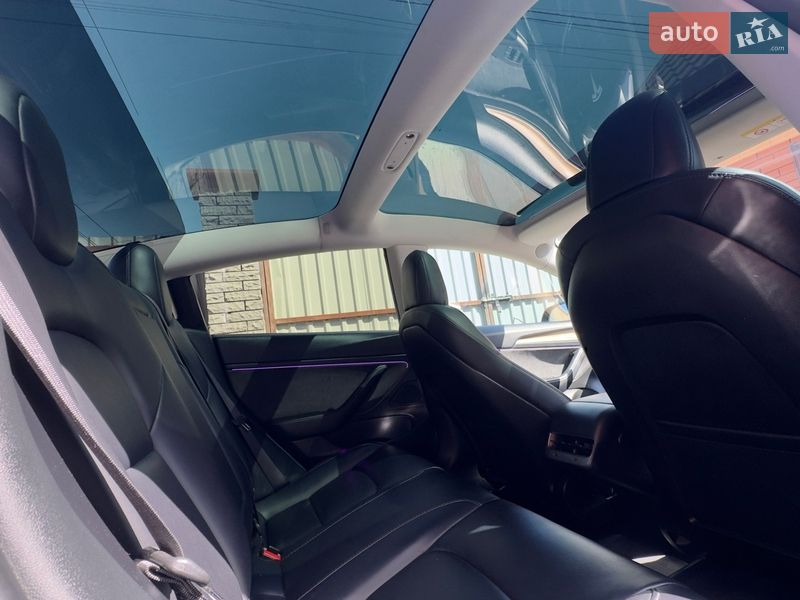 Седан Tesla Model 3 2019 в Виннице