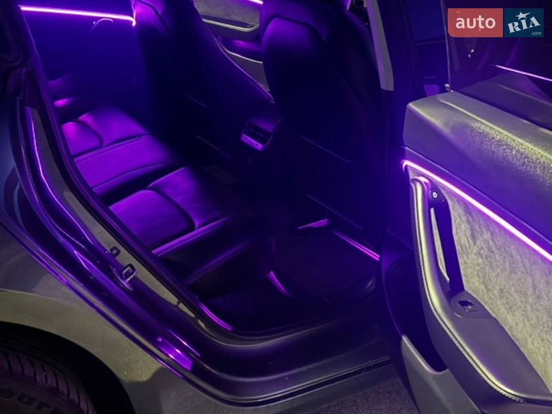 Седан Tesla Model 3 2019 в Виннице