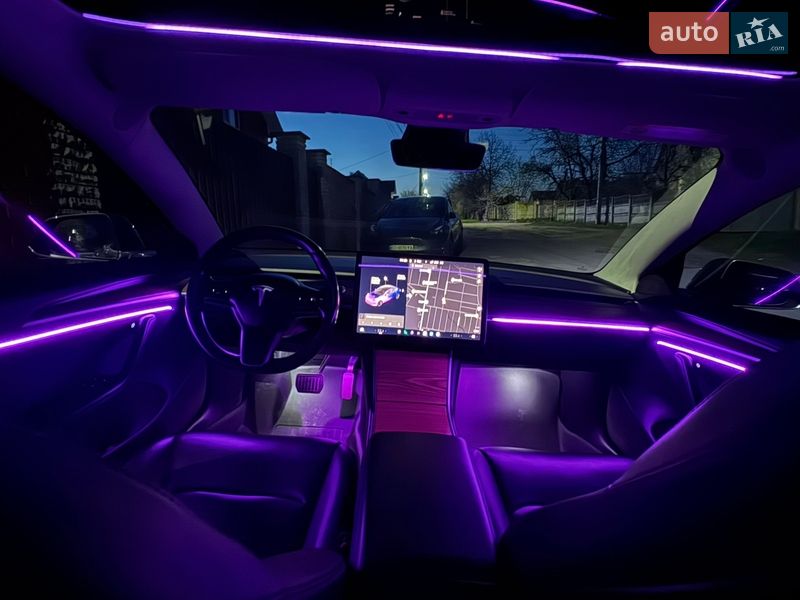 Седан Tesla Model 3 2019 в Виннице