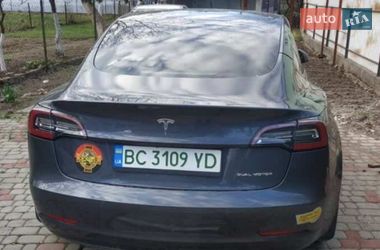 Седан Tesla Model 3 2022 в Львове