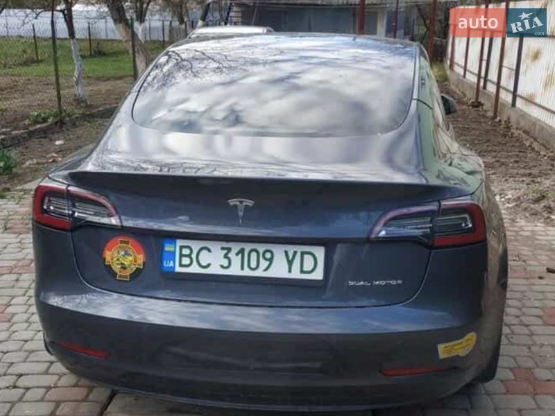 Седан Tesla Model 3 2022 в Львове