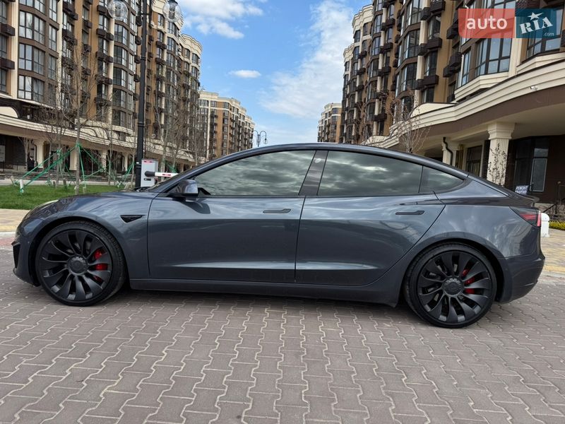 Седан Tesla Model 3 2022 в Києві