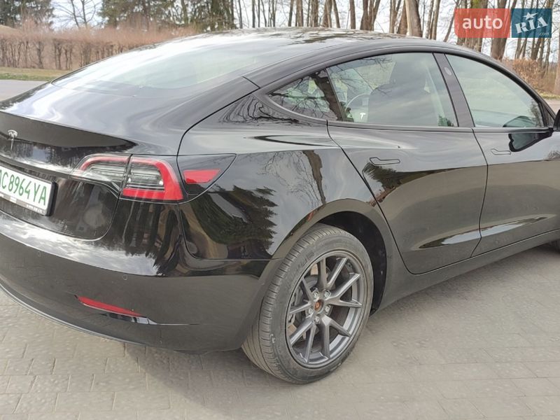 Седан Tesla Model 3 2021 в Луцьку