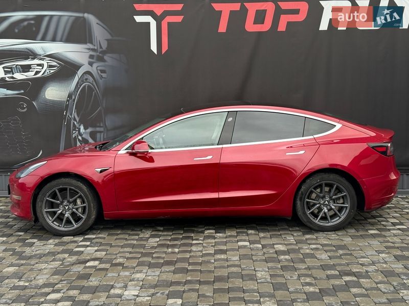 Седан Tesla Model 3 2018 в Львові