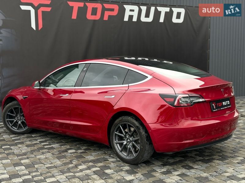 Седан Tesla Model 3 2018 в Львові