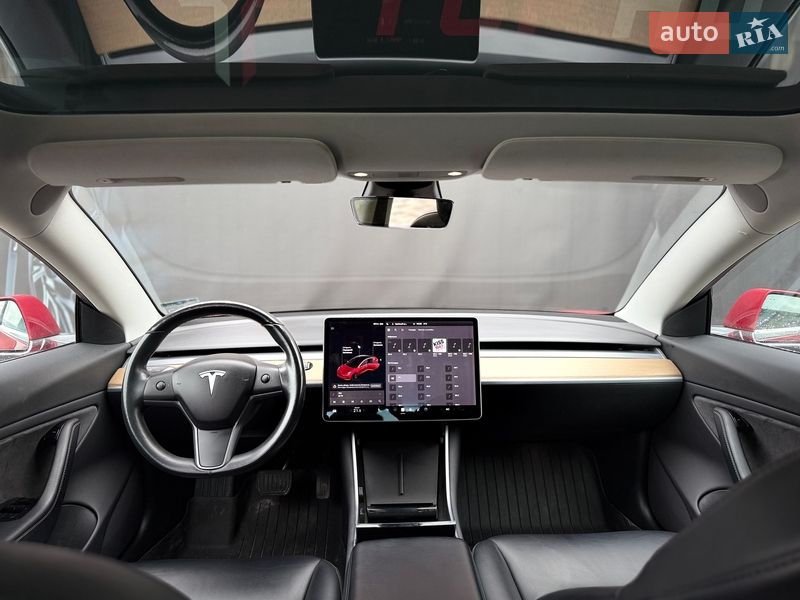 Седан Tesla Model 3 2018 в Львові