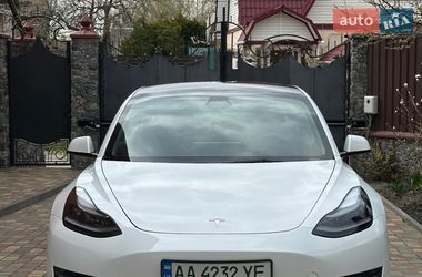 Седан Tesla Model 3 2022 в Богуславі