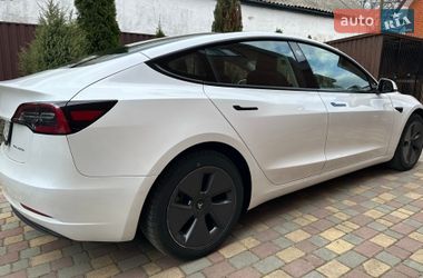 Седан Tesla Model 3 2022 в Богуславі