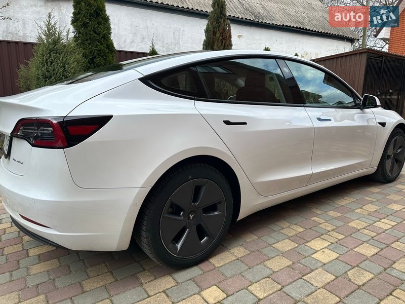 Седан Tesla Model 3 2022 в Богуславі